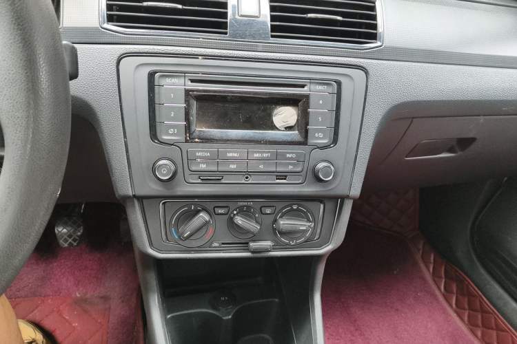 Used Volkswagen Santana 2016 1.6L Manual Fashion Edition Audio And AC Panel