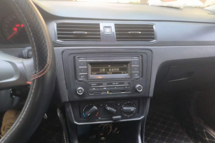Used Volkswagen Santana 2016 1.4L Manual Fashion Edition Audio And AC Panel