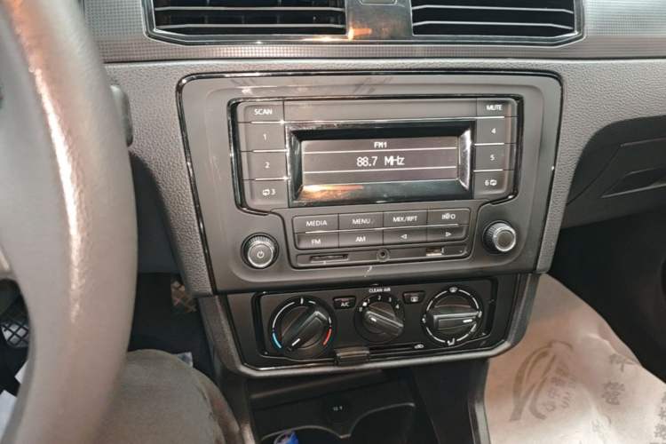 Used Volkswagen Santana 2016 1.4L Manual Fashion Edition Audio And AC Panel