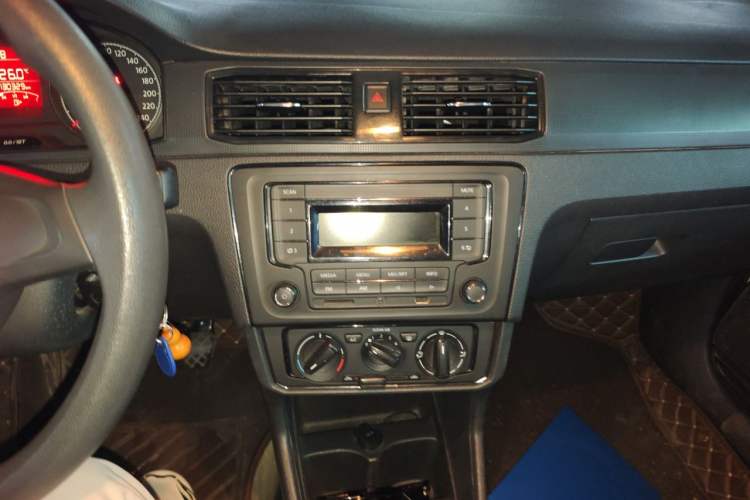 Used Volkswagen Santana 2016 1.4L Manual Fashion Edition Audio And AC Panel