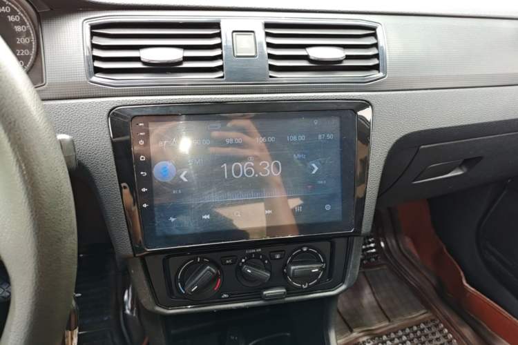 Used Volkswagen Santana 2016 1.4L Manual Fashion Edition Audio And AC Panel