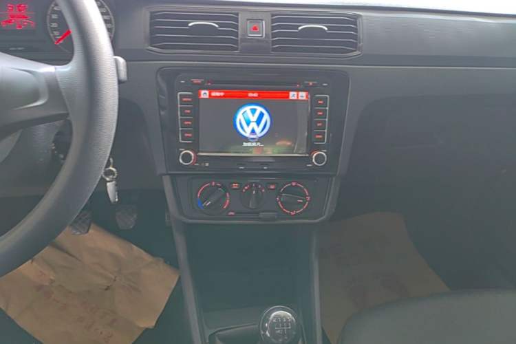 Used Volkswagen Santana 2016 1.6L Manual Fashion Edition Audio And AC Panel