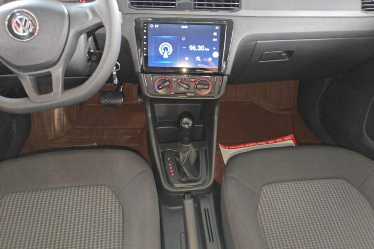 Used Volkswagen Santana 2016 1.6L Automatic Fashion Edition Audio And AC Panel