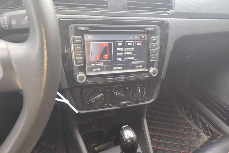 Used Volkswagen Santana 2016 1.6L Automatic Fashion Edition Audio And AC Panel