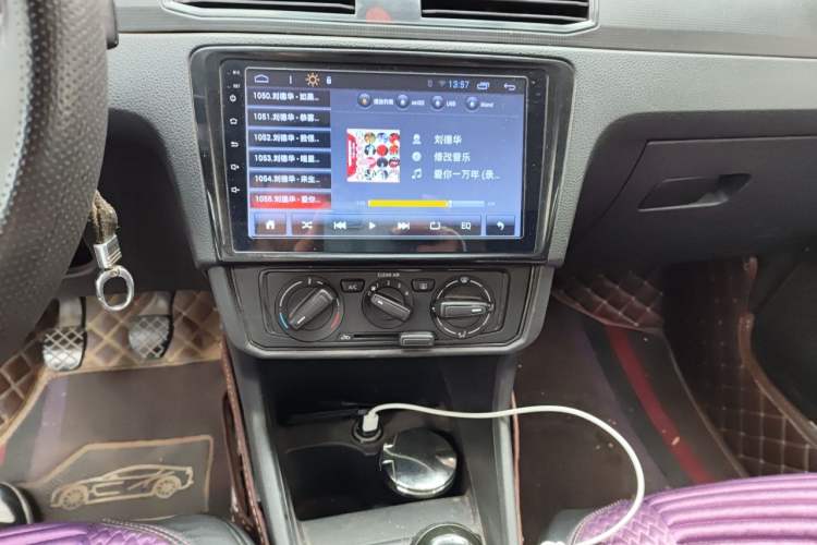 Used Volkswagen Santana 2016 1.6L Manual Fashion Edition Audio And AC Panel