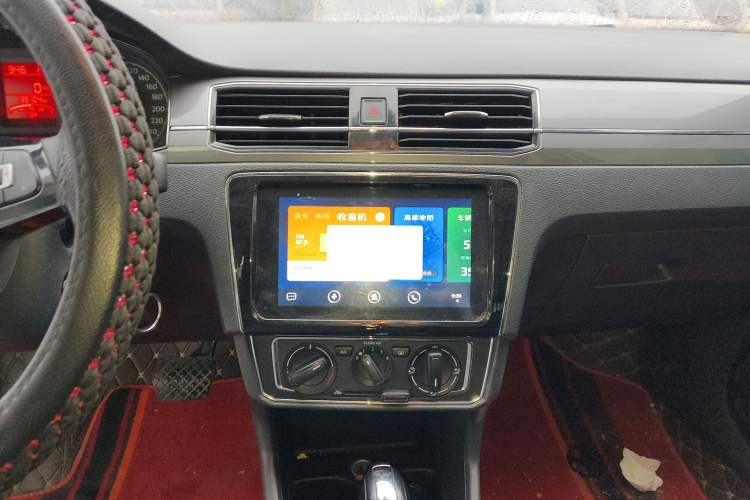Used Volkswagen Santana 2016 1.6L Automatic Comfort Edition Audio And AC Panel
