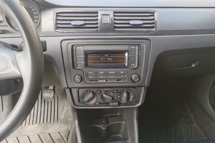 Used Volkswagen Santana 2016 1.6L Manual Fashion Edition Audio And AC Panel
