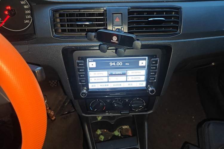 Used Volkswagen Santana 2016 1.6L Manual Fashion Edition Audio And AC Panel