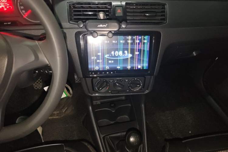 Used Volkswagen Santana 2016 1.4L Manual Fashion Edition Audio And AC Panel