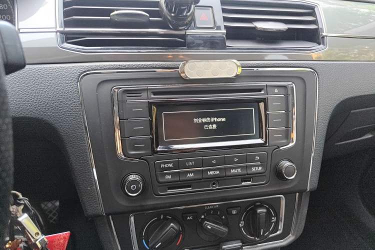 Used Volkswagen Santana 2016 1.6L Automatic Comfort Edition Audio And AC Panel