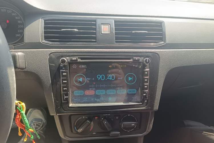 Used Volkswagen Santana 2016 1.6L Manual Fashion Edition Audio And AC Panel
