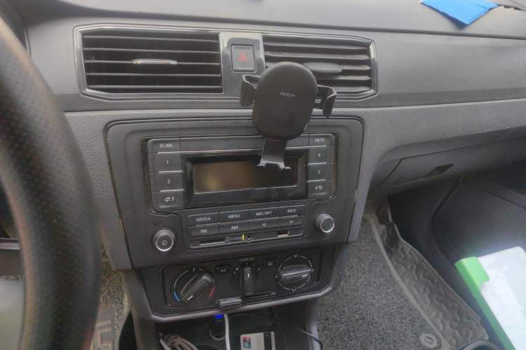 Used Volkswagen Santana 2016 1.4L Manual Fashion Edition Audio And AC Panel