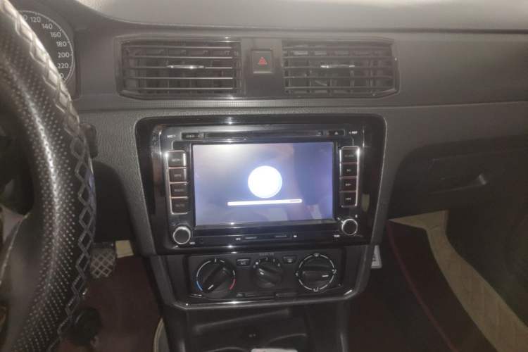 Used Volkswagen Santana 2016 1.4L Manual Fashion Edition Audio And AC Panel
