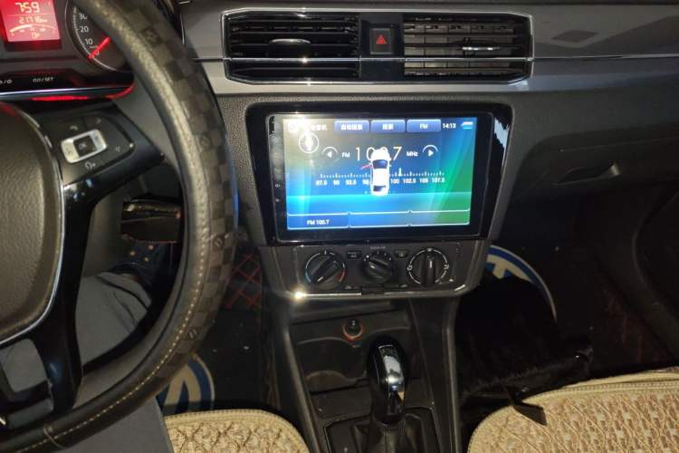 Used Volkswagen Santana 2016 1.6L Automatic Comfort Edition Audio And AC Panel