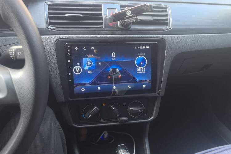 Used Volkswagen Santana 2016 1.6L Automatic Fashion Edition Audio And AC Panel