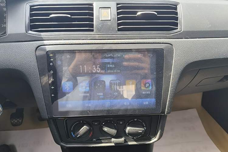 Used Volkswagen Santana 2016 1.6L Manual Fashion Edition Audio And AC Panel