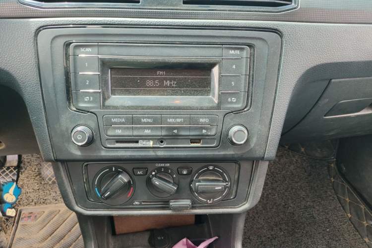 Used Volkswagen Santana 2016 1.4L Manual Fashion Edition Audio And AC Panel