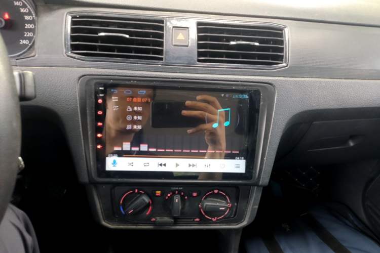 Used Volkswagen Santana 2016 1.6L Manual Fashion Edition Audio And AC Panel