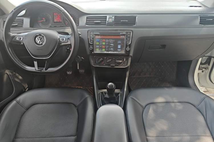 Used Volkswagen Santana 2016 1.4L Manual Fashion Edition Audio And AC Panel