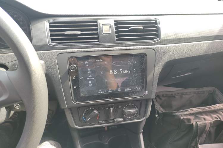 Used Volkswagen Santana 2016 1.6L Manual Fashion Edition Audio And AC Panel