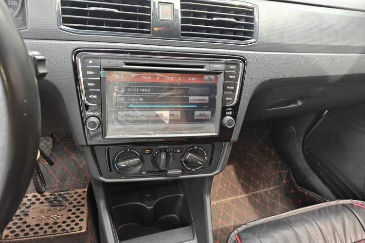 Used Volkswagen Santana 2016 1.4L Manual Fashion Edition Audio And AC Panel