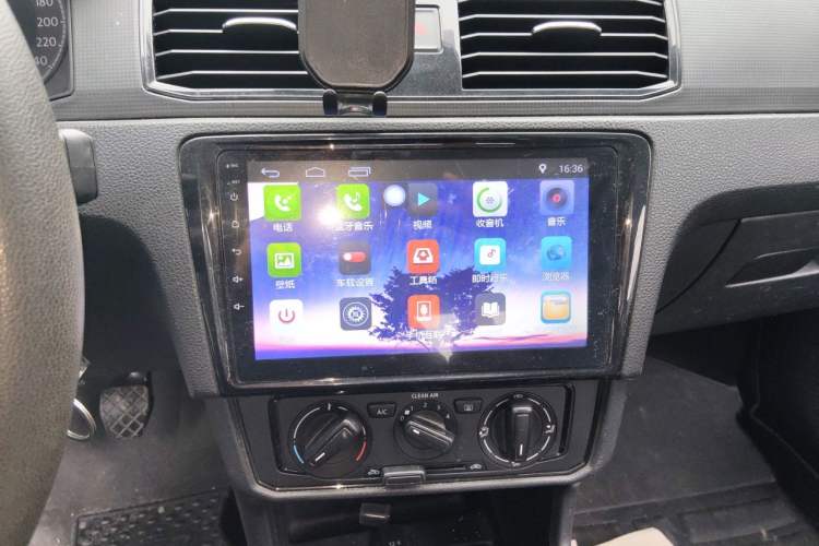 Used Volkswagen Santana 2016 1.4L Manual Fashion Edition Audio And AC Panel
