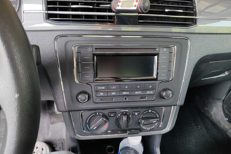 Used Volkswagen Santana 2016 1.6L Automatic Comfort Edition Audio And AC Panel