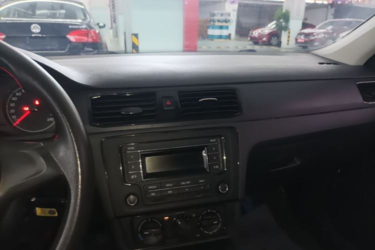 Used Volkswagen Santana 2016 1.6L Manual Fashion Edition Center Console