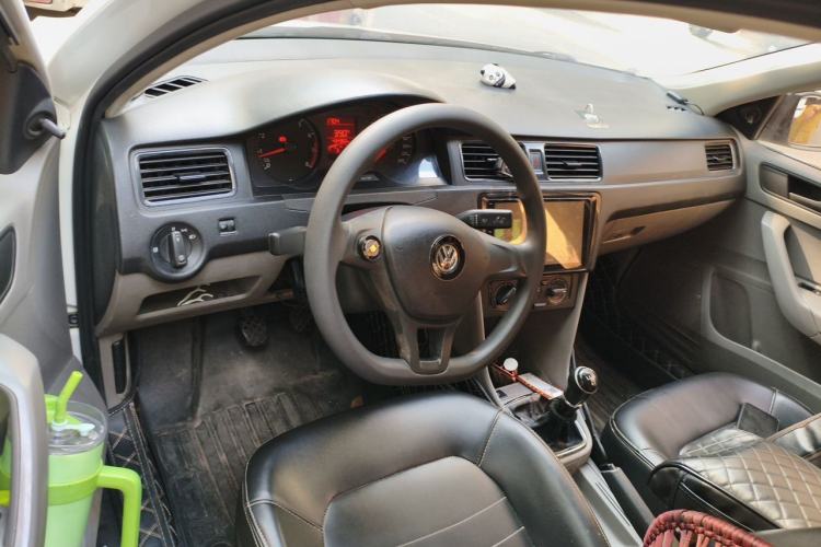 Used Volkswagen Santana 2016 1.6L Manual Fashion Edition Center Console