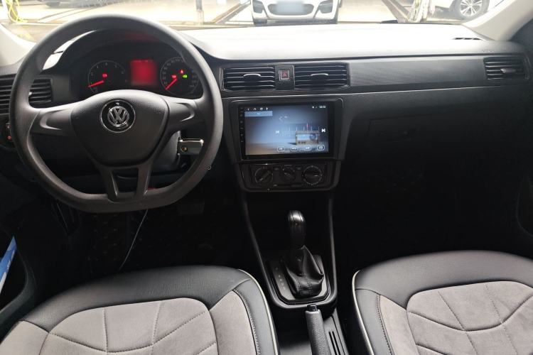 Used Volkswagen Santana 2016 1.6L Automatic Fashion Edition Center Console