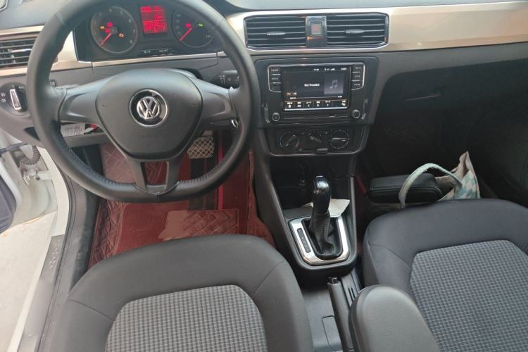 Used Volkswagen Santana 2016 1.6L Automatic Fashion Edition Center Console