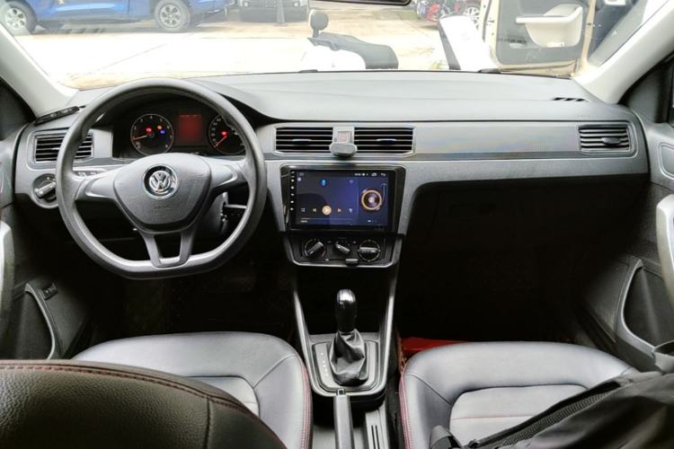 Used Volkswagen Santana 2016 1.6L Automatic Fashion Edition Center Console