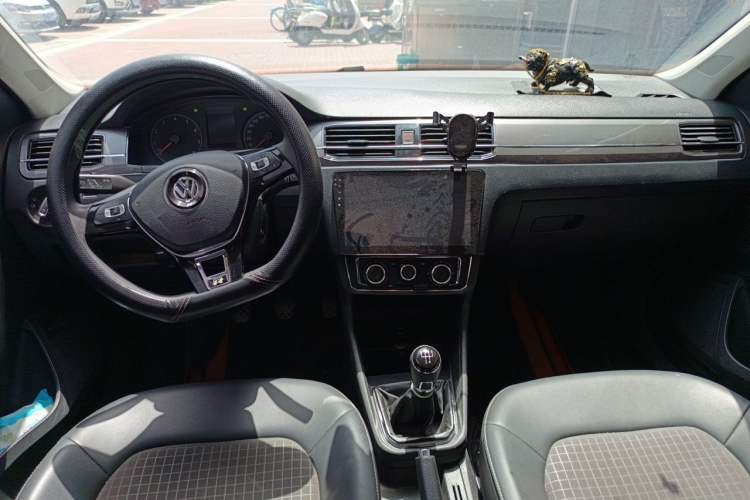 Used Volkswagen Santana 2016 1.6L Manual Comfort Edition Center Console