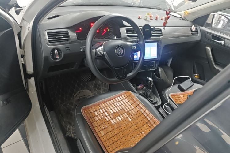 Used Volkswagen Santana 2016 1.6L Automatic Comfort Edition Center Console