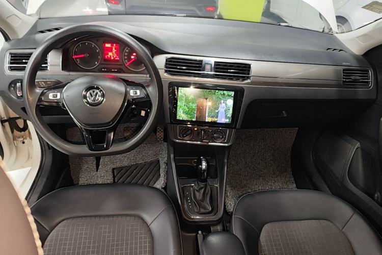 Used Volkswagen Santana 2016 1.6L Automatic Comfort Edition Center Console