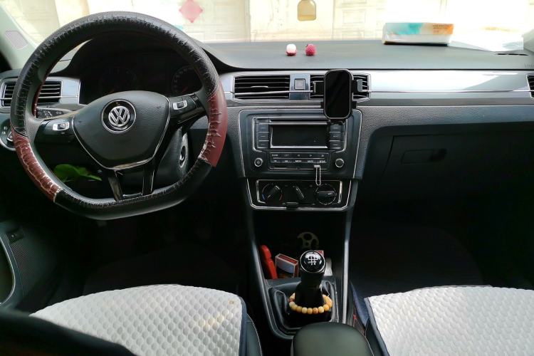 Used Volkswagen Santana 2016 1.6L Manual Comfort Edition Center Console