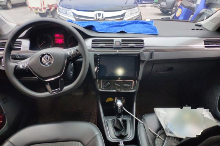 Used Volkswagen Santana 2016 1.6L Automatic Comfort Edition Center Console