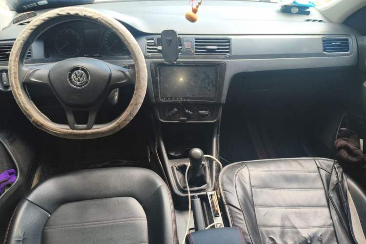 Used Volkswagen Santana 2016 1.6L Manual Fashion Edition Center Console