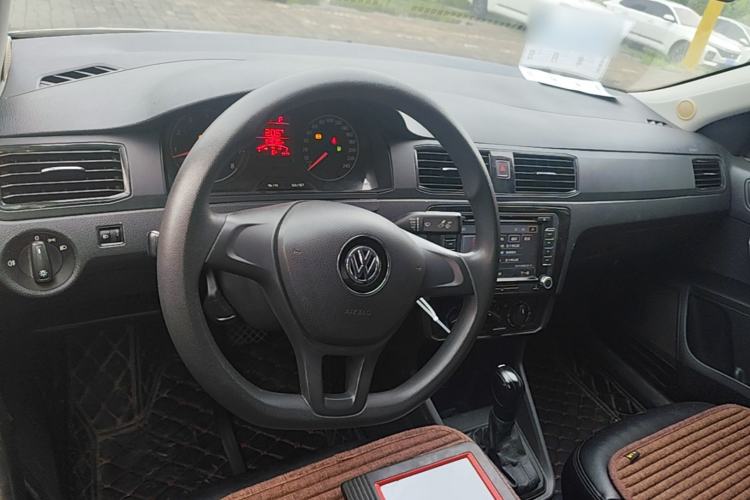Used Volkswagen Santana 2016 1.6L Automatic Fashion Edition Center Console