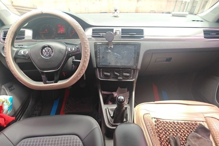 Used Volkswagen Santana 2016 1.6L Manual Comfort Edition Center Console