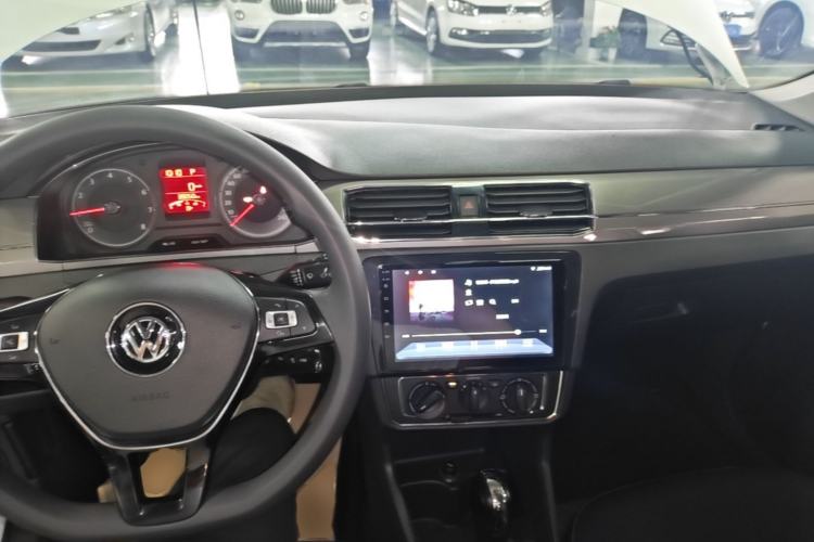 Used Volkswagen Santana 2016 1.6L Automatic Comfort Edition Center Console