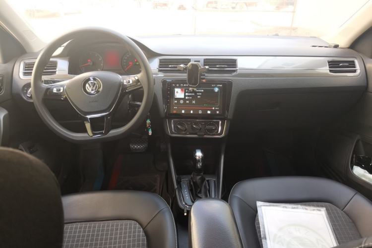Used Volkswagen Santana 2016 1.6L Automatic Comfort Edition Center Console