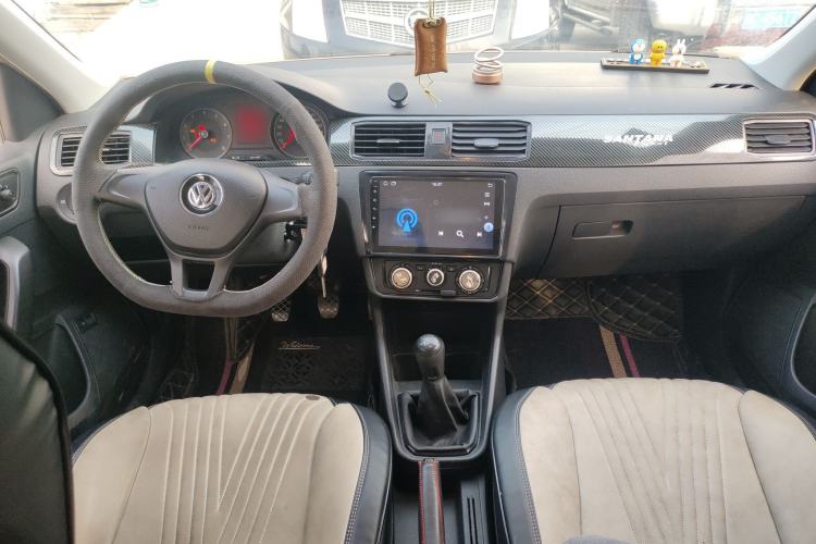 Used Volkswagen Santana 2016 1.6L Manual Fashion Edition Center Console