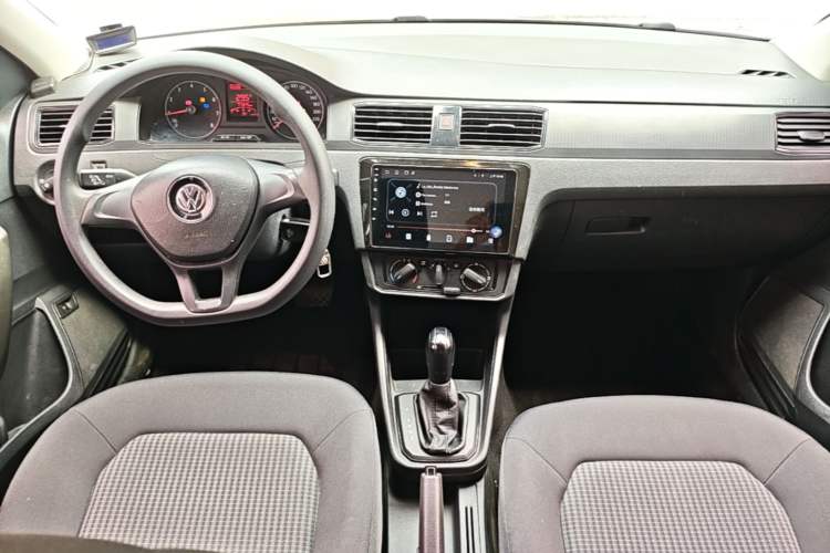 Used Volkswagen Santana 2016 1.6L Automatic Fashion Edition Center Console