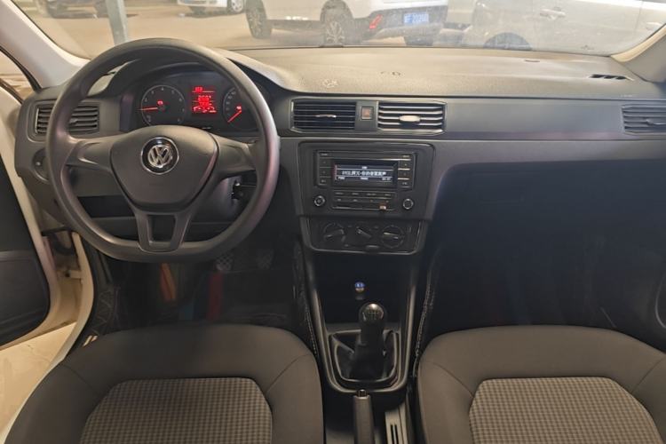 Used Volkswagen Santana 2016 1.6L Manual Fashion Edition Center Console