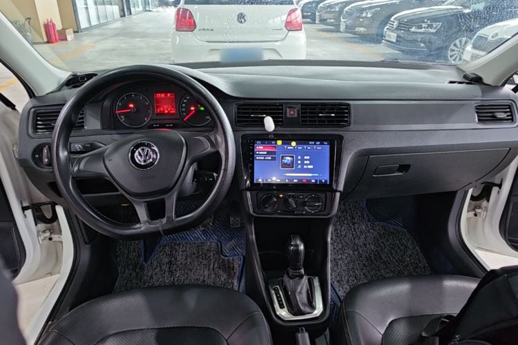 Used Volkswagen Santana 2016 1.6L Automatic Fashion Edition Center Console