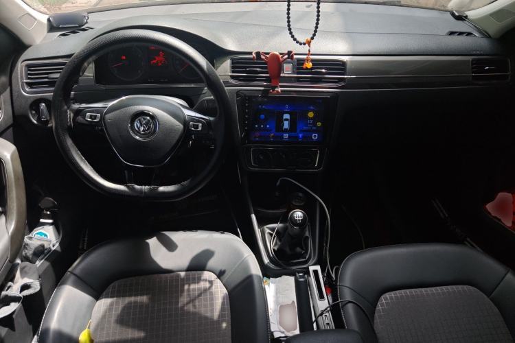 Used Volkswagen Santana 2016 1.6L Manual Comfort Edition Center Console