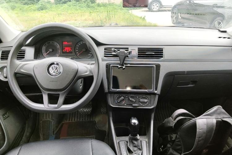 Used Volkswagen Santana 2016 1.6L Automatic Fashion Edition Center Console