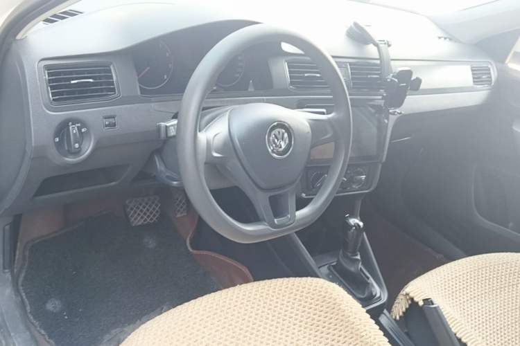 Used Volkswagen Santana 2016 1.6L Automatic Fashion Edition Center Console