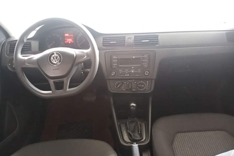 Used Volkswagen Santana 2016 1.6L Automatic Fashion Edition Center Console